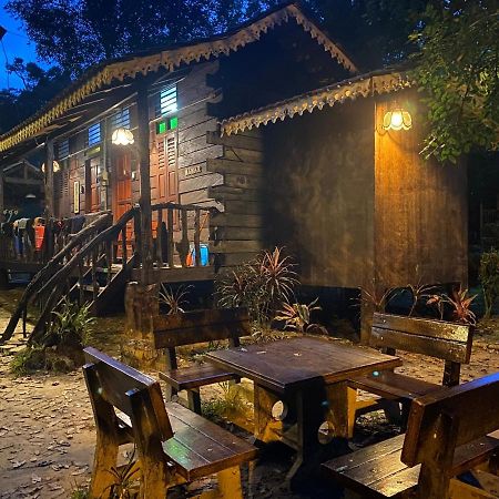 Rustic Chalet - Dahlia N Mawar At Sedim Vista Kulim Buitenkant foto
