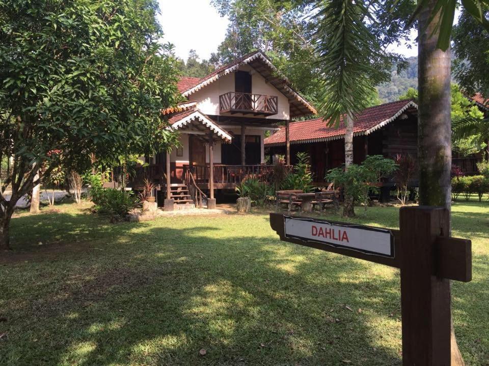 Rustic Chalet - Dahlia N Mawar At Sedim Vista Kulim Buitenkant foto