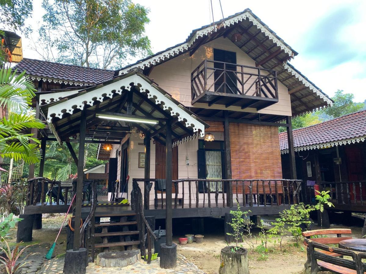 Rustic Chalet - Dahlia N Mawar At Sedim Vista Kulim Buitenkant foto