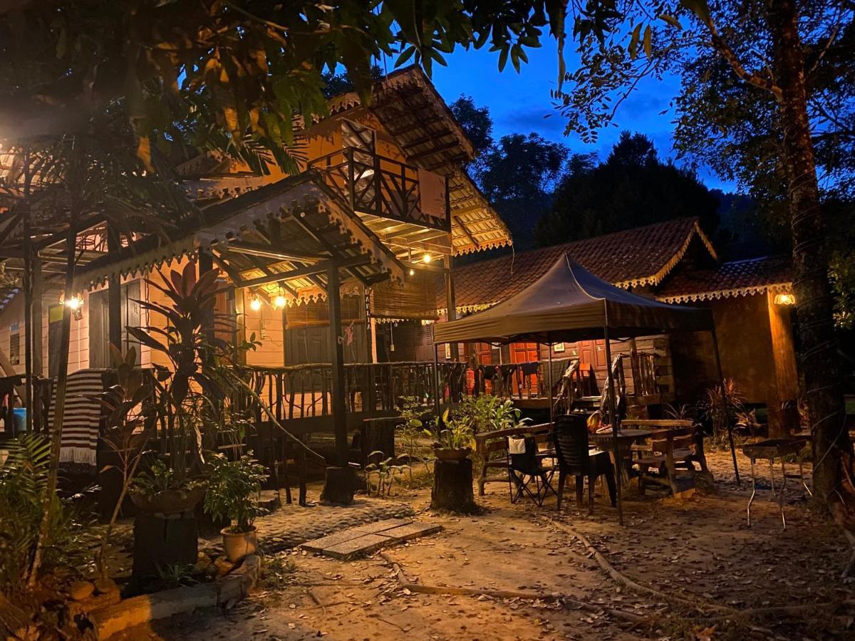 Rustic Chalet - Dahlia N Mawar At Sedim Vista Kulim Buitenkant foto