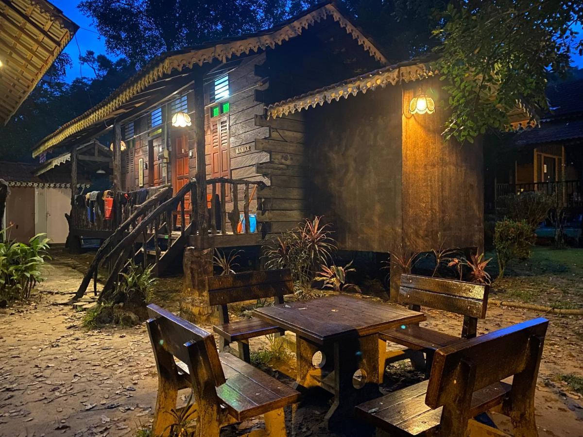 Rustic Chalet - Dahlia N Mawar At Sedim Vista Kulim Buitenkant foto